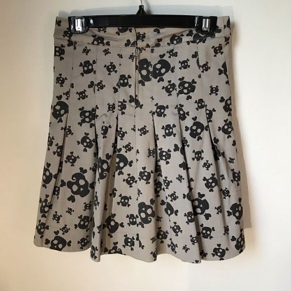 Skull and Crossbones Pleated Mini, 2. Whimsygoth, goblincore, witchcore, skulls - Picture 7 of 7